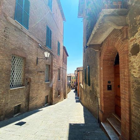 La Fonte-With Balcony Close By Piazza Del Campo Σιένα Εξωτερικό φωτογραφία