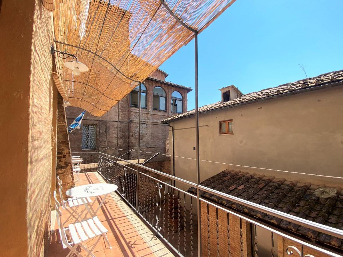La Fonte-With Balcony Close By Piazza Del Campo Σιένα Εξωτερικό φωτογραφία