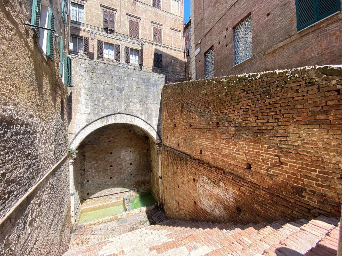 La Fonte-With Balcony Close By Piazza Del Campo Σιένα Εξωτερικό φωτογραφία
