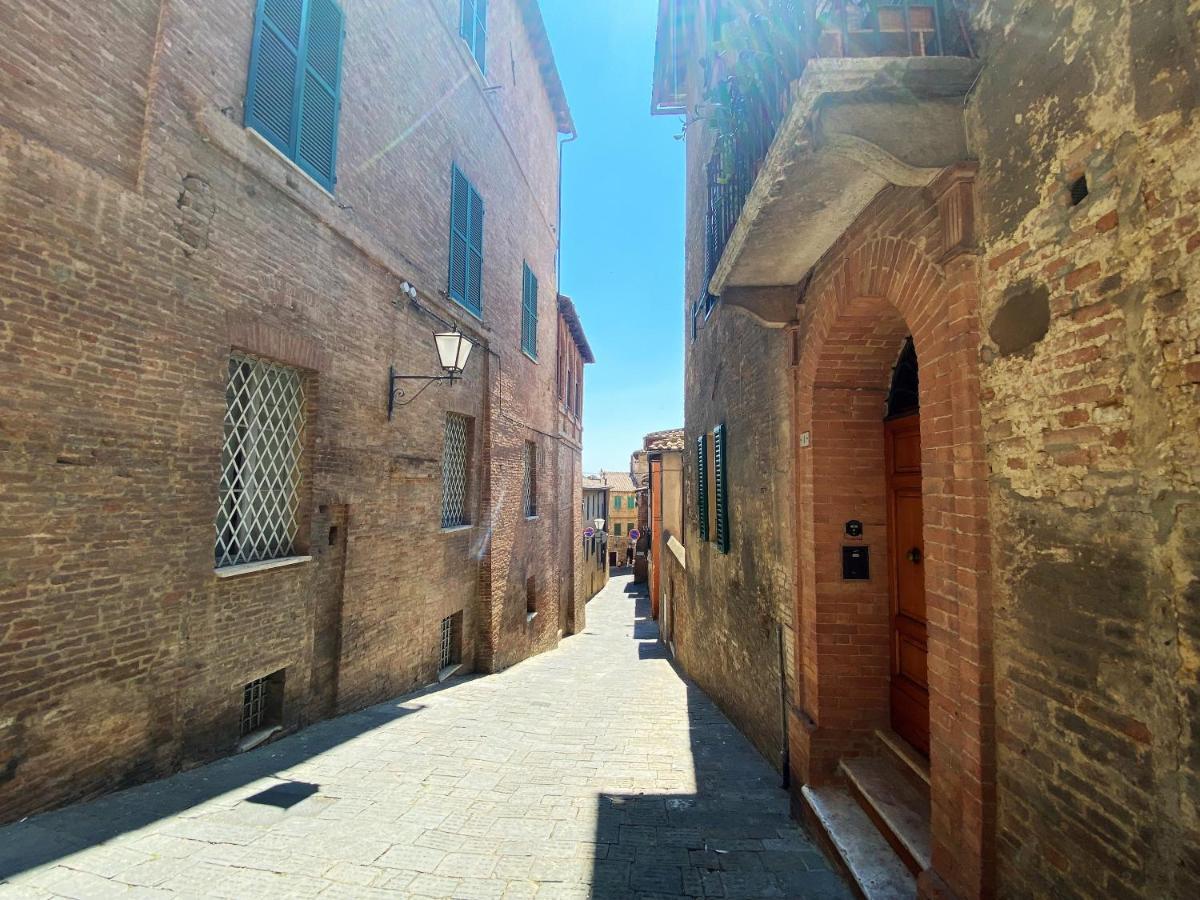 La Fonte-With Balcony Close By Piazza Del Campo Σιένα Εξωτερικό φωτογραφία