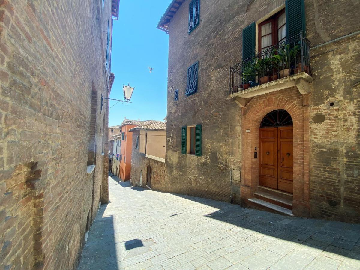 La Fonte-With Balcony Close By Piazza Del Campo Σιένα Εξωτερικό φωτογραφία