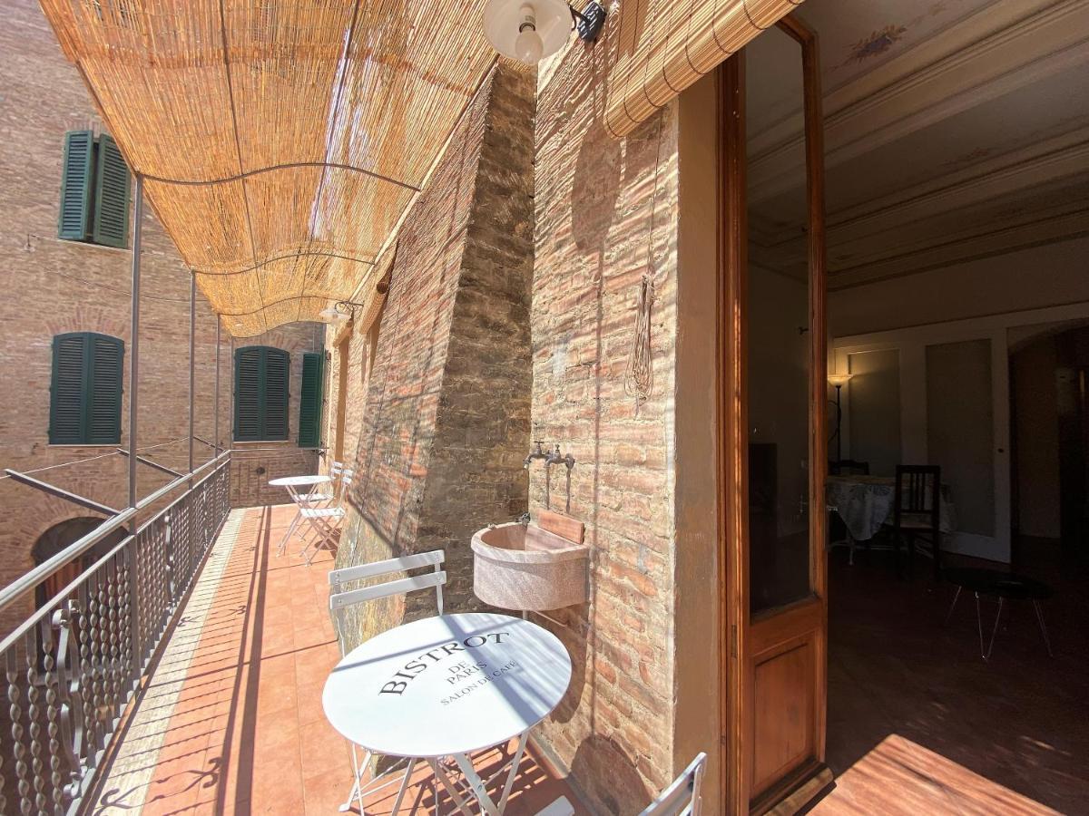 La Fonte-With Balcony Close By Piazza Del Campo Σιένα Εξωτερικό φωτογραφία