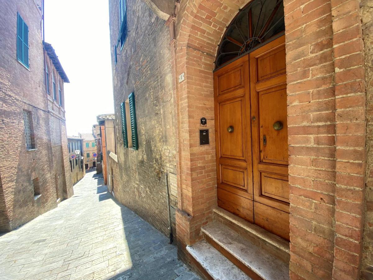 La Fonte-With Balcony Close By Piazza Del Campo Σιένα Εξωτερικό φωτογραφία